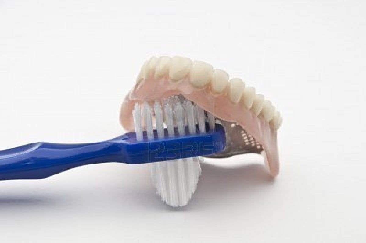 Escovação correta da prótese total