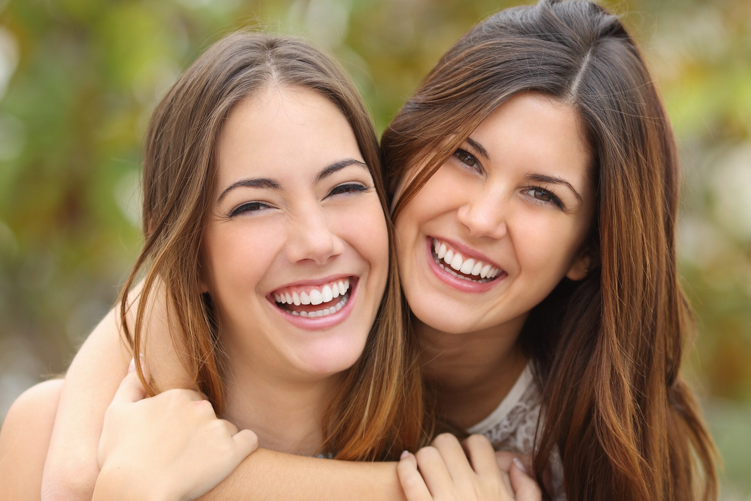 Sorrisos bonitos — resultado de estética dental