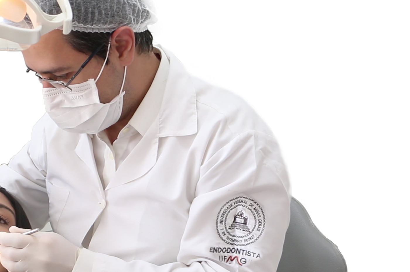 Dr. Luís Morato atendendo paciente — dentista urgência Divinópolis — endodontista UFMG