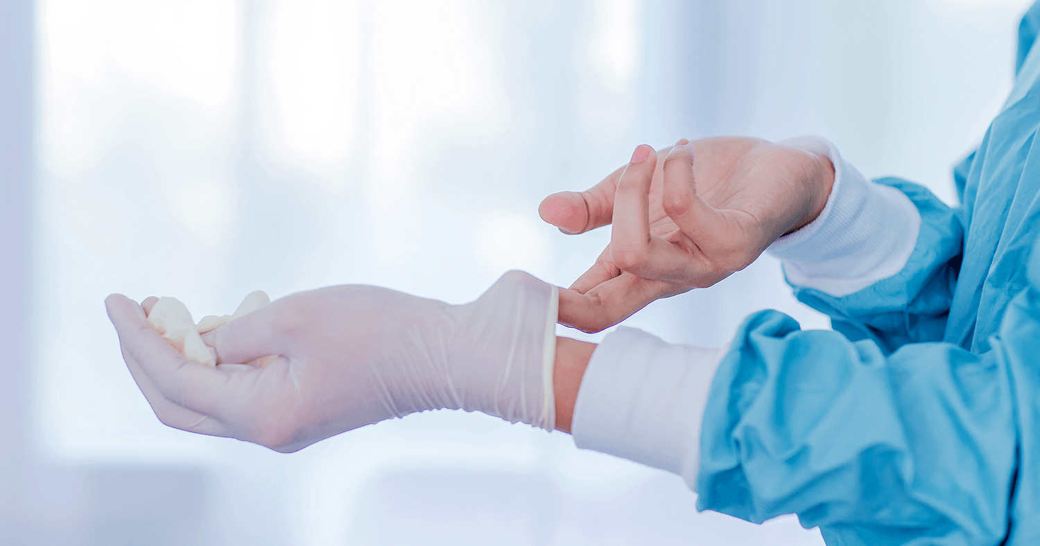 Dentista preparado para cirurgia de implante