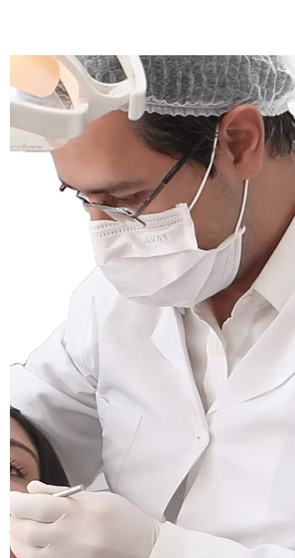 Dr. Luís Morato em atendimento — Periodontista em Divinópolis MG